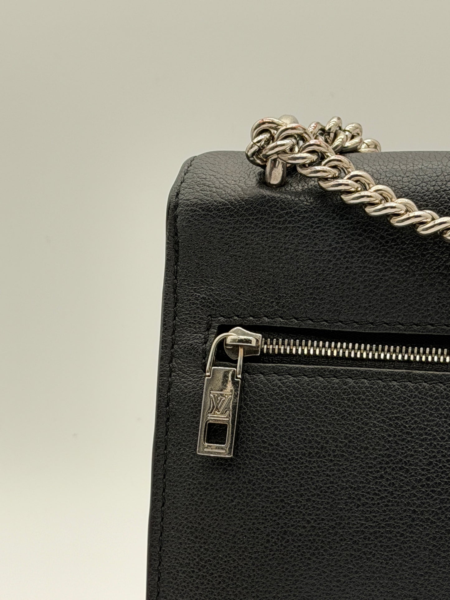 Louis Vuitton Lockme II BB Black Grained Calf Leather Chain Bag jd061