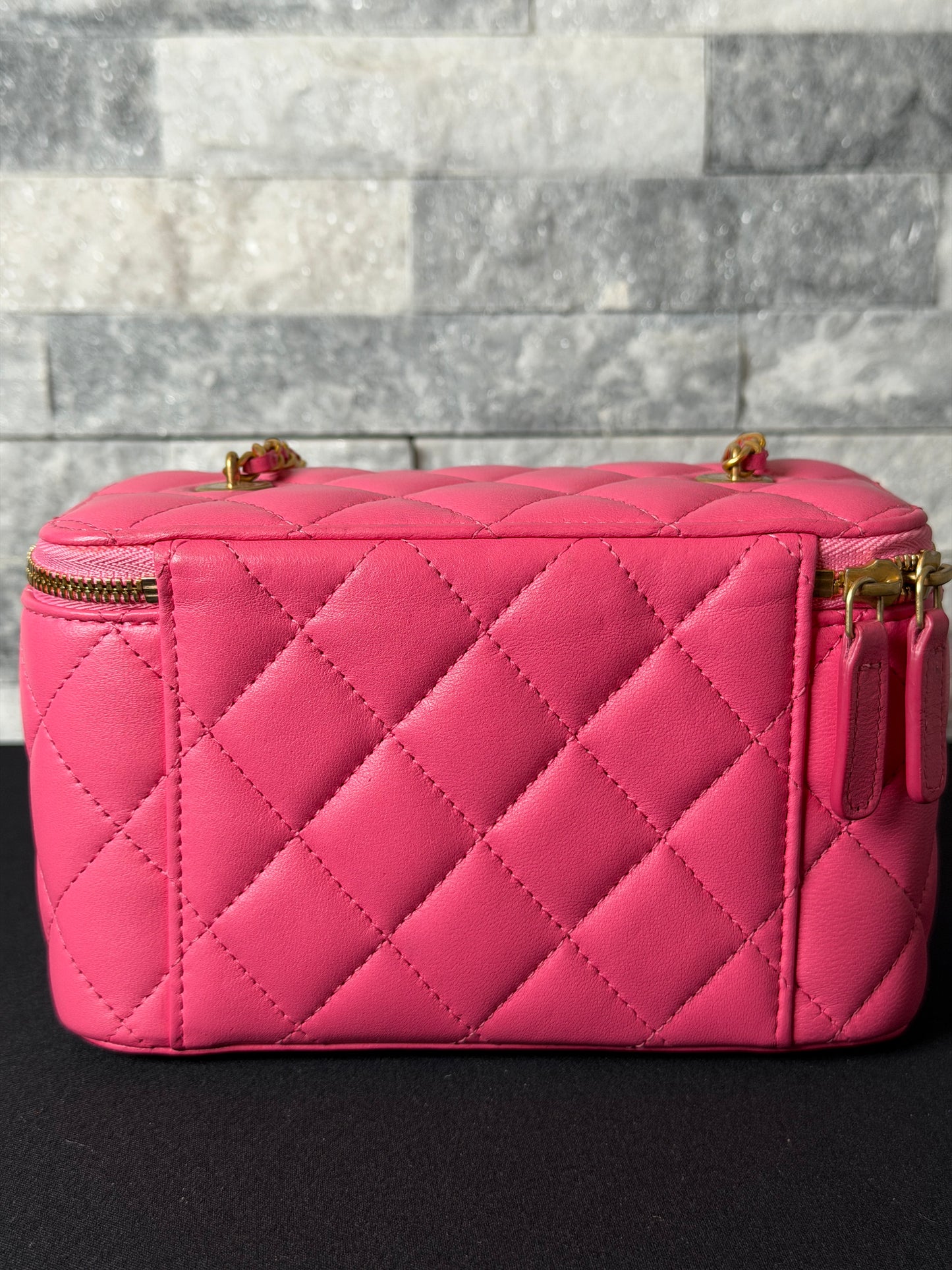 Chanel Coco Hearts Small Vanity Case – Pink Quilted Lambskin
