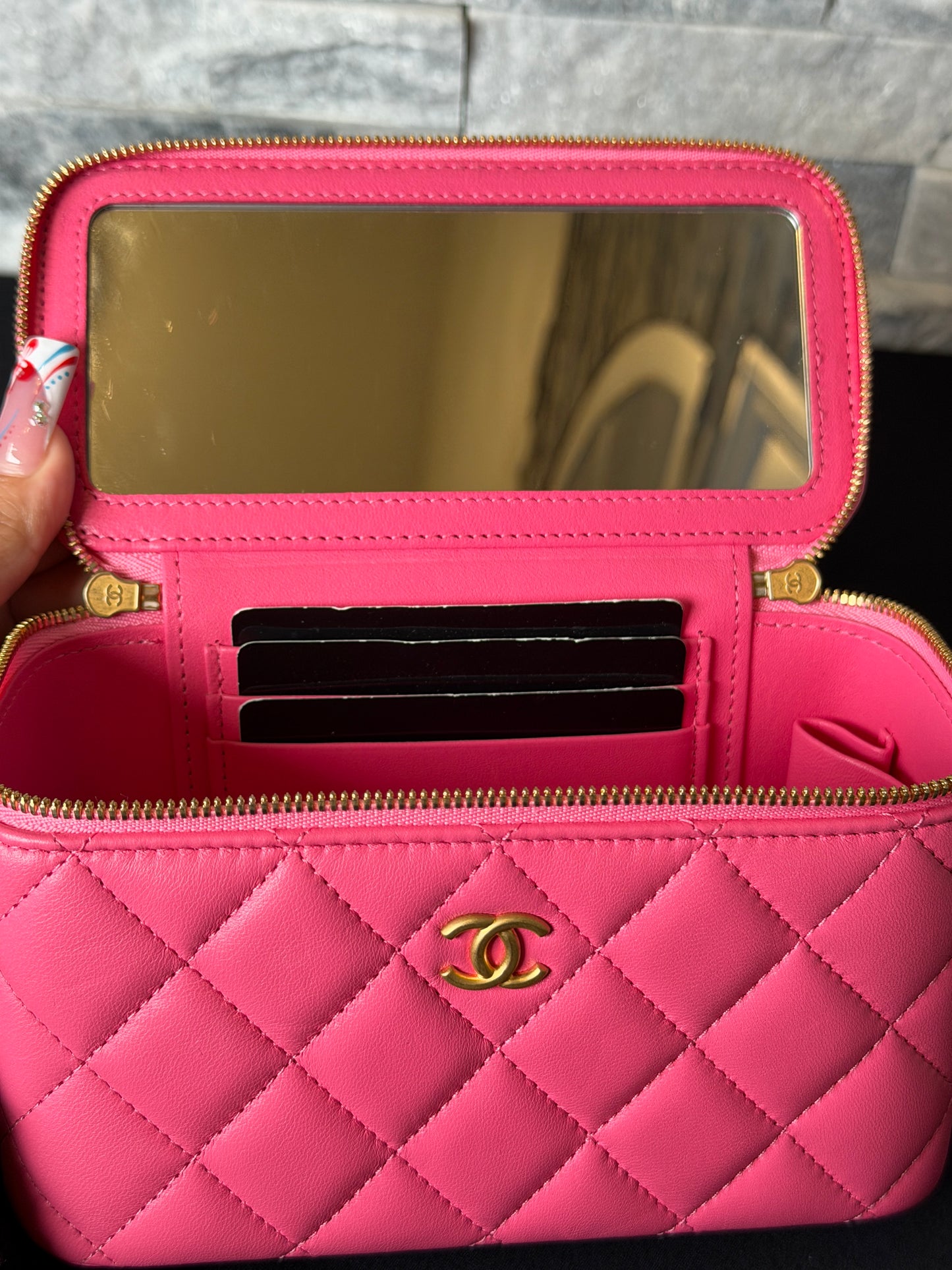 Chanel Coco Hearts Small Vanity Case – Pink Quilted Lambskin