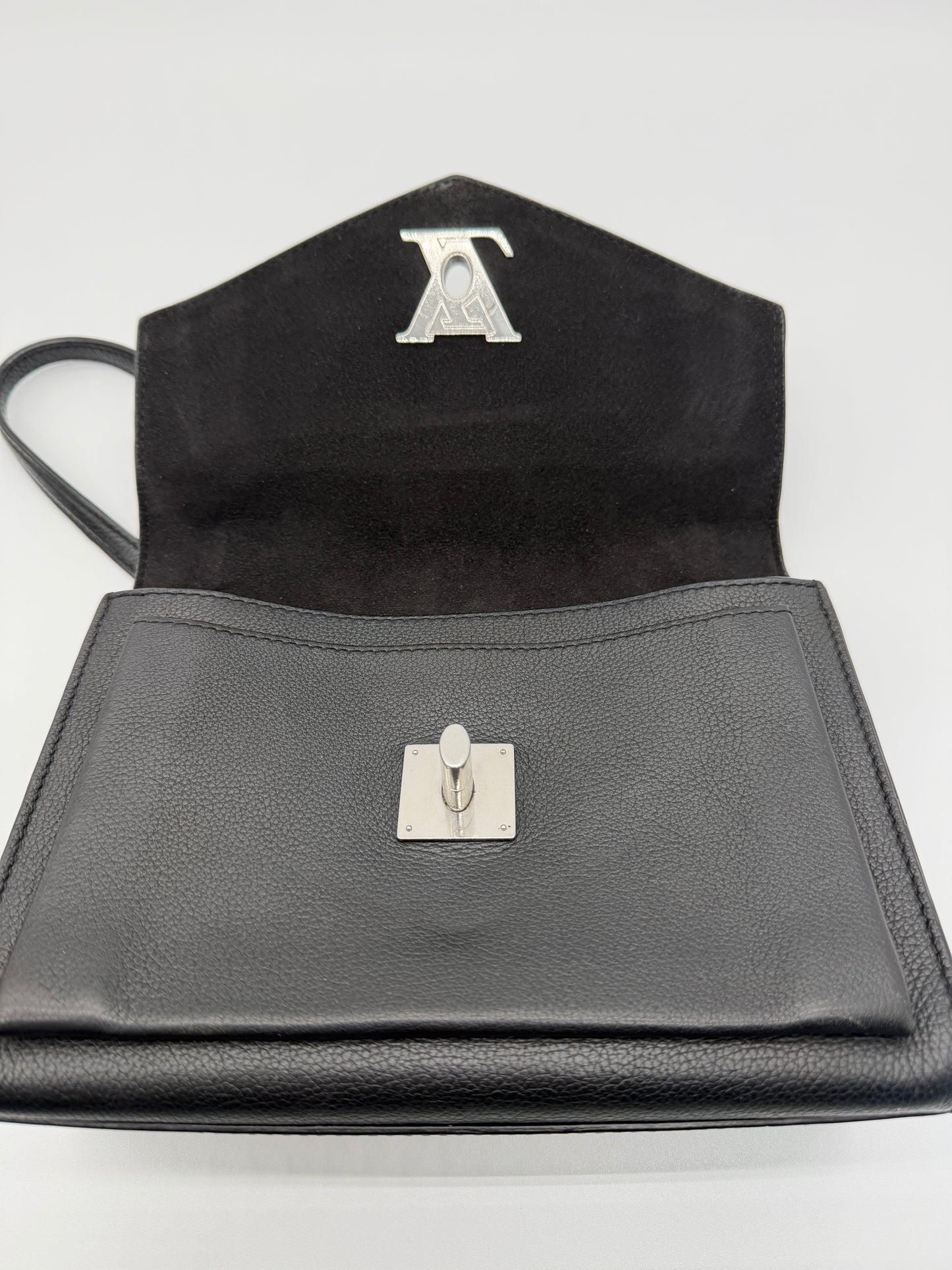 Louis Vuitton Lockme II BB Black Grained Calf Leather Chain Bag jd061