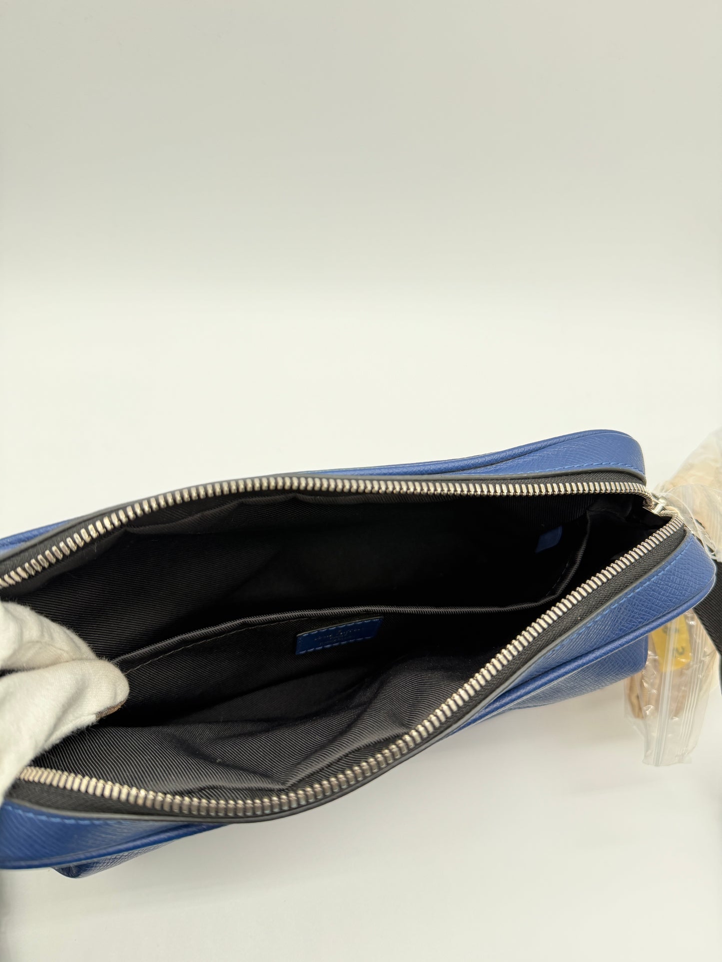 Louis Vuitton Taiga Outdoor Messenger PM Cobalt Blue Leather lx575