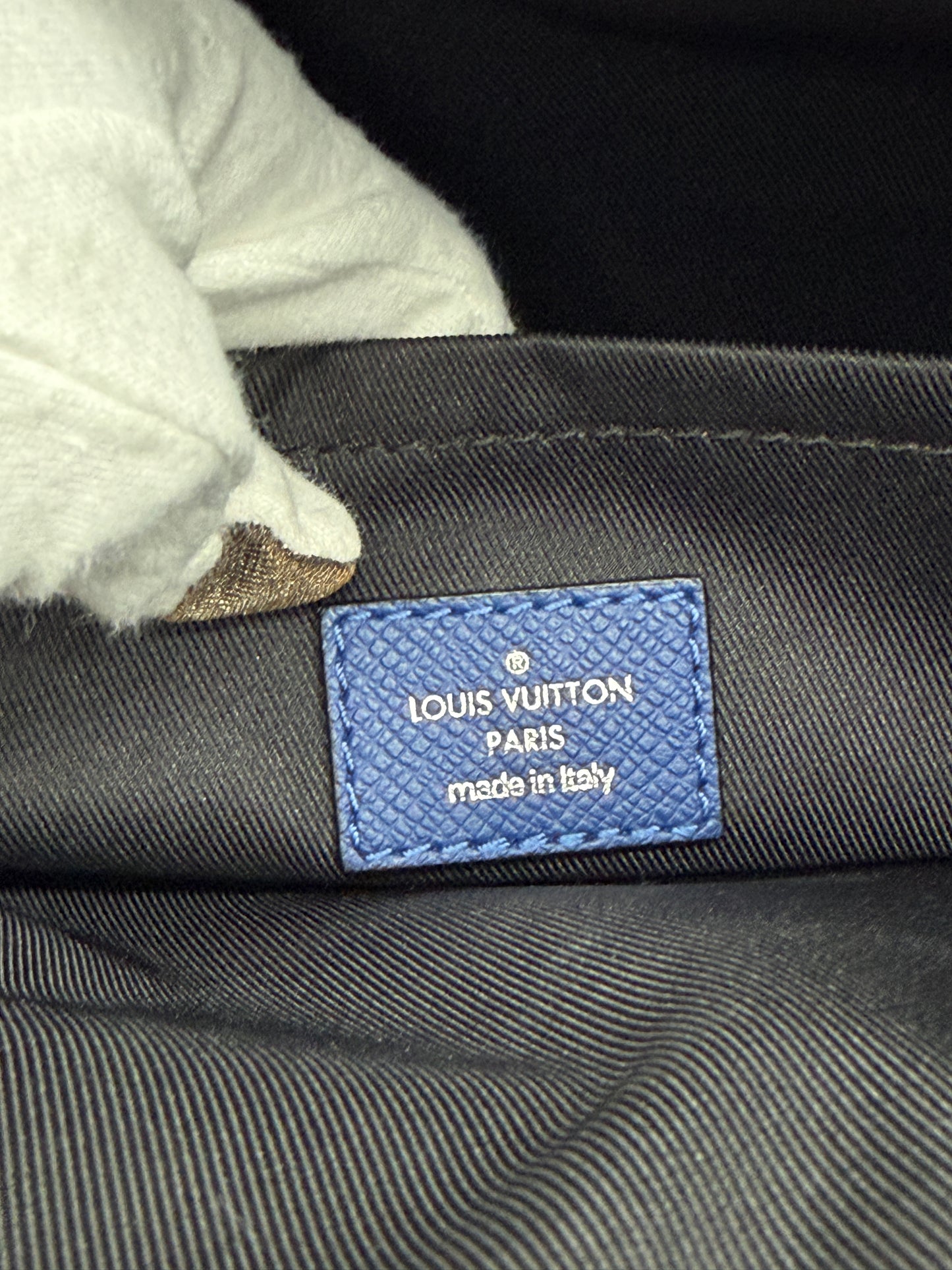 Louis Vuitton Taiga Outdoor Messenger PM Cobalt Blue Leather lx575
