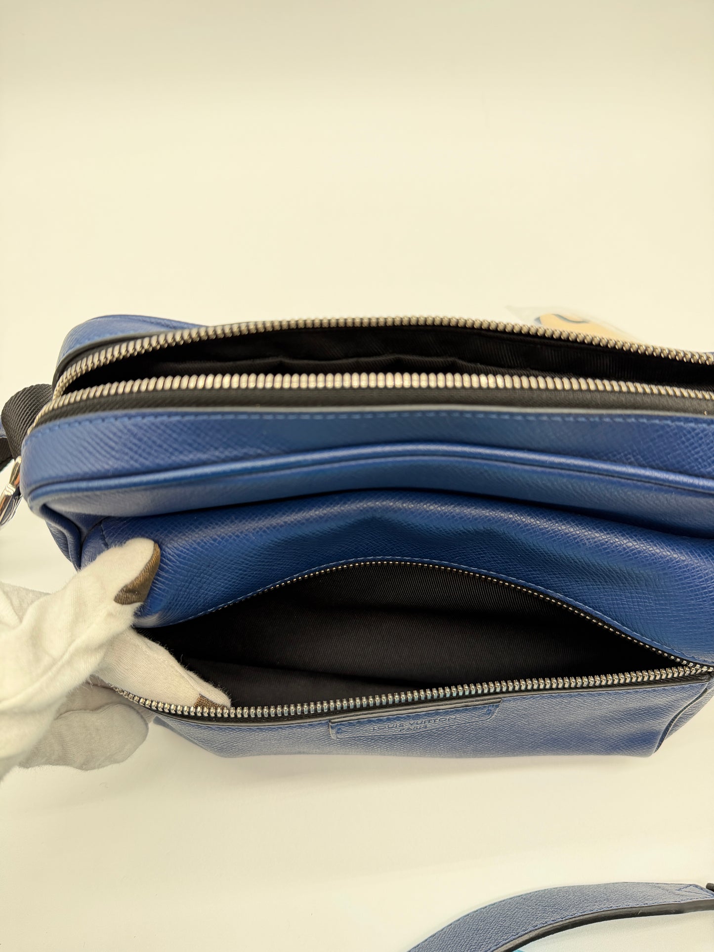 Louis Vuitton Taiga Outdoor Messenger PM Cobalt Blue Leather lx575