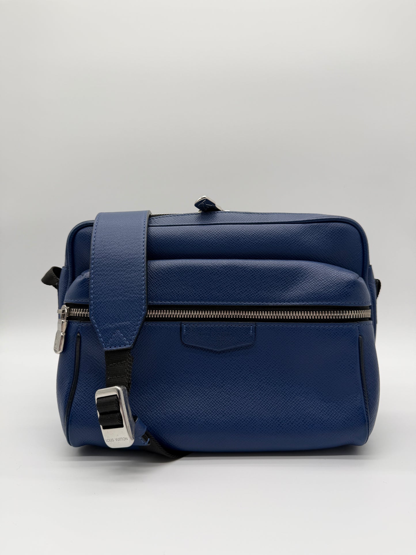 Louis Vuitton Taiga Outdoor Messenger PM Cobalt Blue Leather lx575