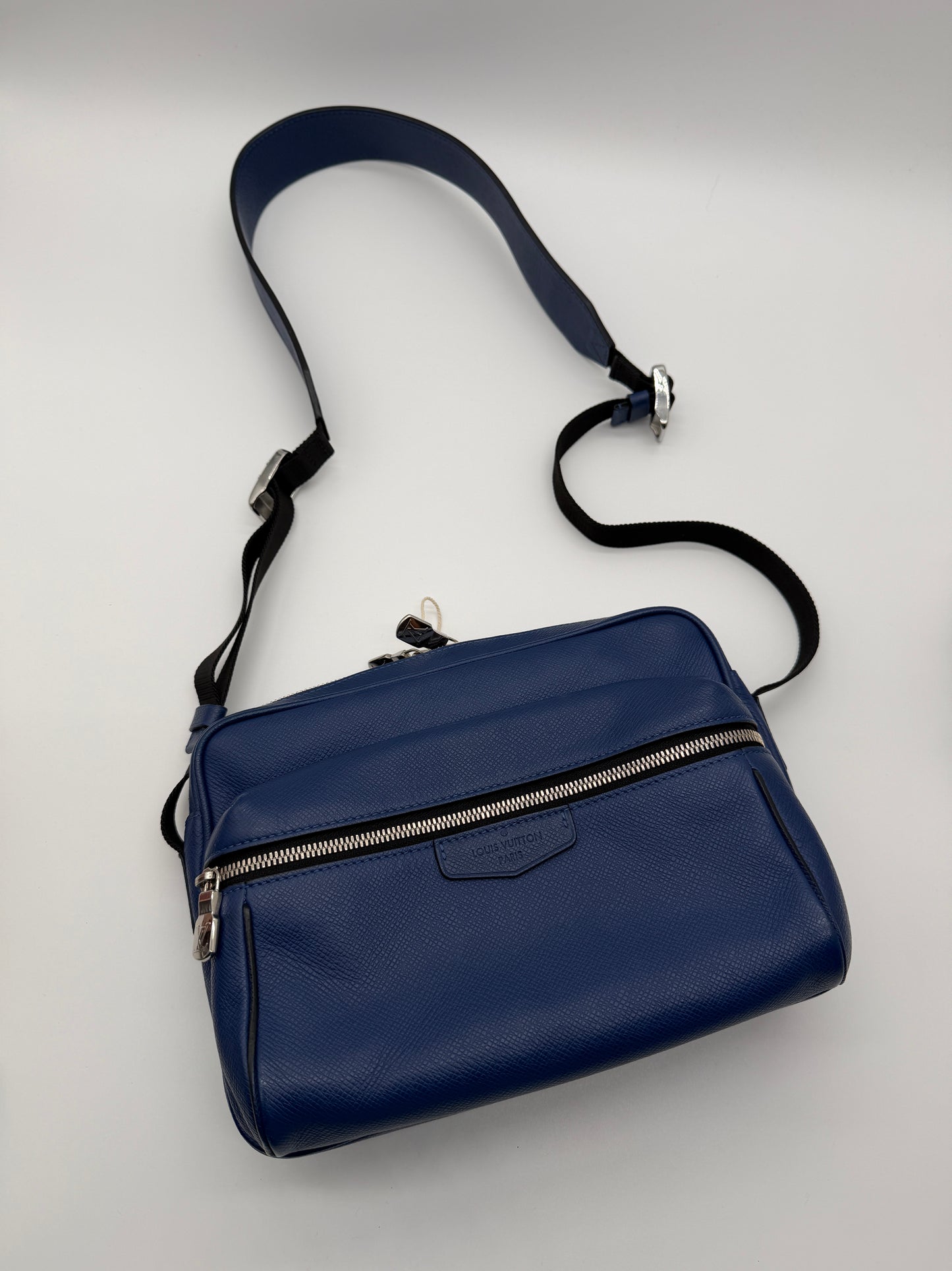 Louis Vuitton Taiga Outdoor Messenger PM Cobalt Blue Leather lx575