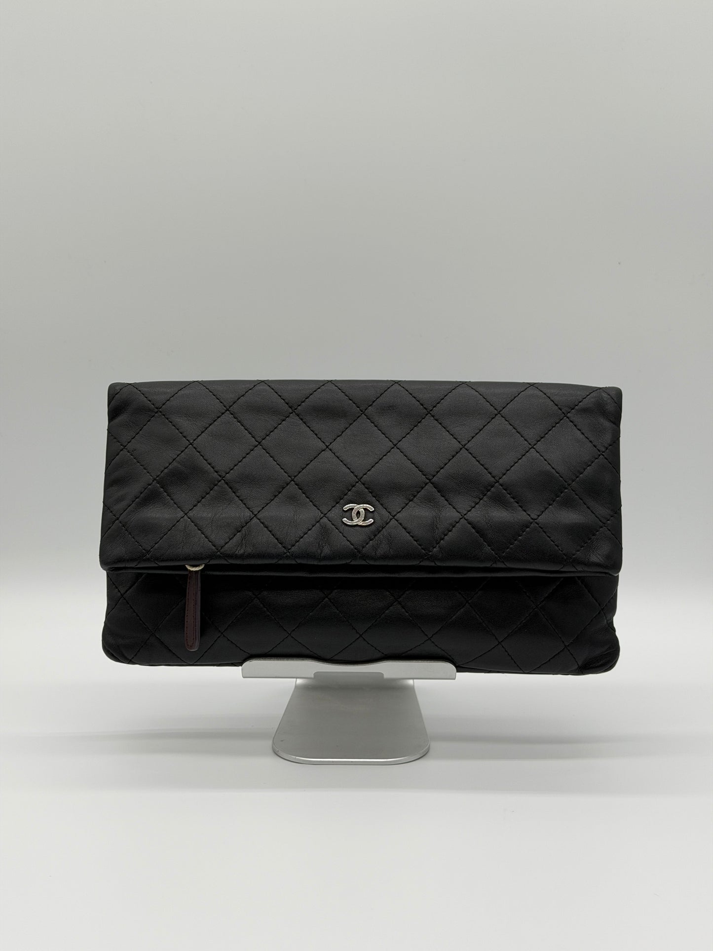 Chanel CC Foldover Quilted Caviar Leather Clutch – Black lx668